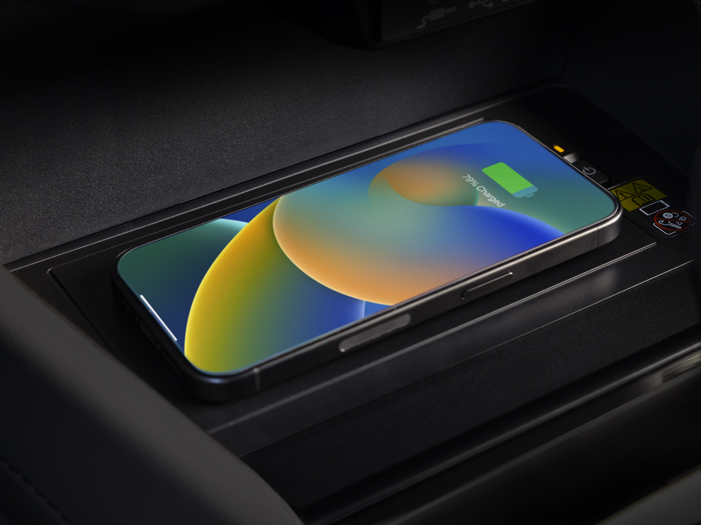 Plan rapproché du tapis de recharge sans fil sur les Forester Tourisme à Premier 2026.